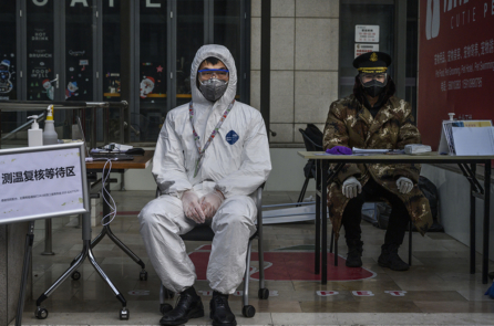 Phỏng vấn tuyến đầu: Dịch bệnh lan truyền, đã có ca nhiễm trong tiểu khu lớn nhất ở Bắc Kinh