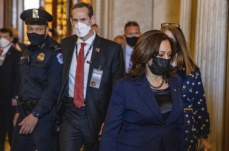 Thượng viện thông qua gói cứu trợ 1.9 nghìn tỷ USD của TT Biden, Phó TT Harris bỏ lá phiếu định đoạt