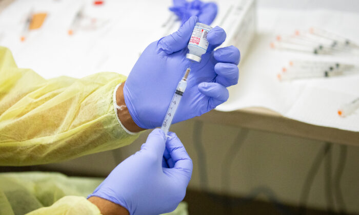 Moderna thu hồi lô vaccine COVID-19 ở Nhật Bản bị nhiễm bẩn