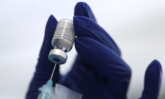 Anh Quốc cung cấp vaccine Pfizer cho một số nhóm trẻ em từ 12 tuổi trở lên