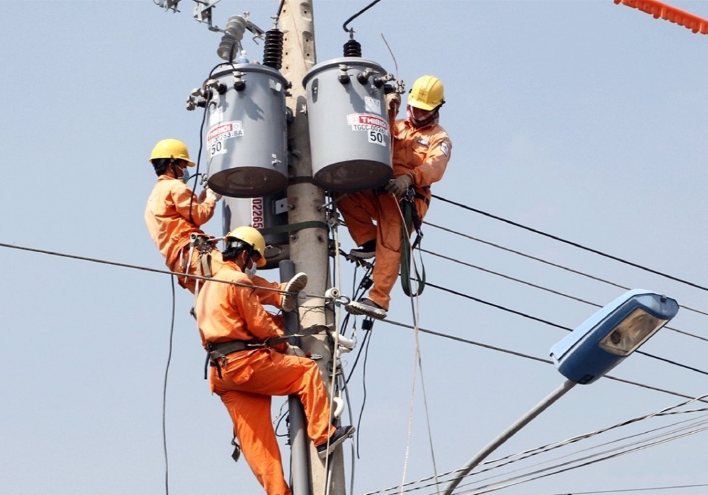 Việt Nam ngày 27/11: Hơn 16,000 ca nhiễm mới, Bắc Giang thông tin về nguyên nhân 4 học sinh bị sốc phản vệ sau chích vaccine