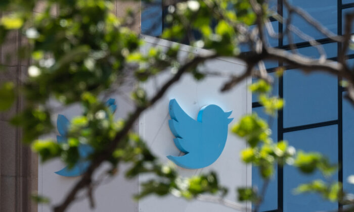 Twitter đình chỉ tài khoản của nhân vật truyền thông ủng hộ việc bắn hạ phi cơ của bà Pelosi