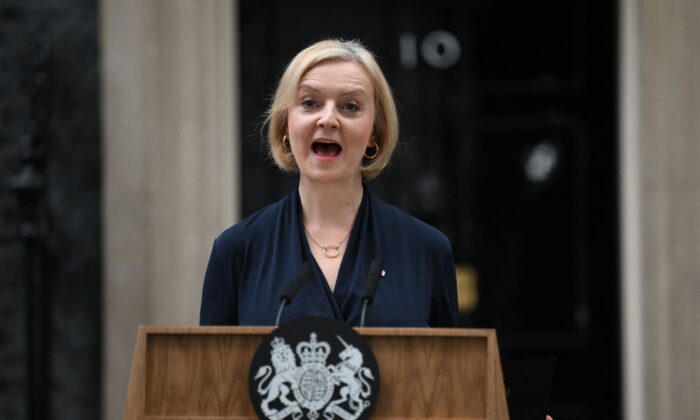 Thủ tướng Vương quốc Anh Liz Truss từ chức chỉ sau 6 tuần tại vị