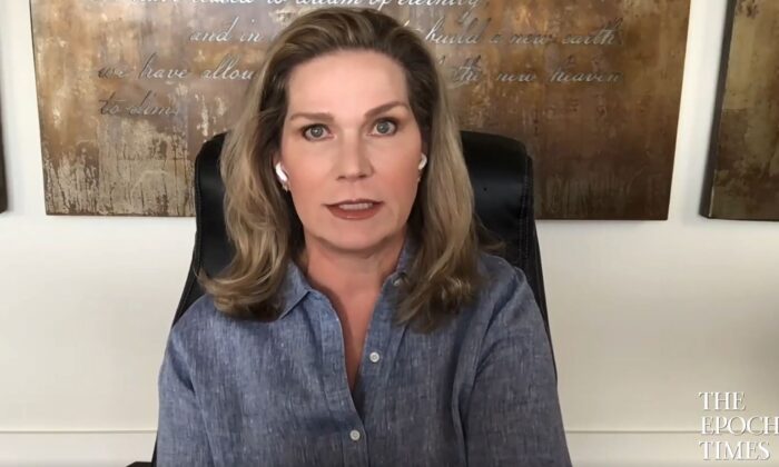 Bà Catherine Engelbrecht được phỏng vấn trên chương trình “Crossroad” của EpochTV hôm 11/11/2022. (Ảnh chụp màn hình/Epoch TV)
