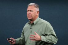 Ông Phil Schiller, Phó chủ tịch cao cấp phụ trách tiếp thị toàn cầu của Apple  nói về iPhone 11 Pro mới trong một sự kiện đặc biệt của Apple ở Cupertino, California, vào ngày 10/09/2019. (Ảnh: Justin Sullivan/Getty Images)