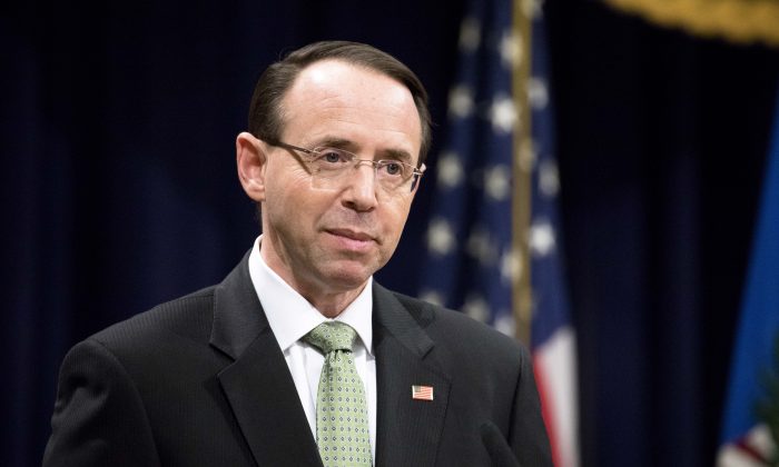 Phó Tổng Chưởng lý đương thời Rod Rosenstein tại Hội nghị thượng đỉnh về Nạn Buôn Người của Bộ Tư pháp ở Hoa Thịnh Đốn vào ngày 02/02/2018. (Ảnh: Samira Bouaou/The Epoch Times)