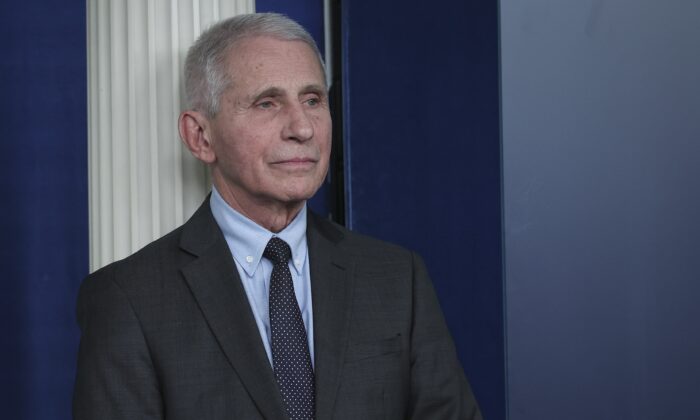 Tiến sĩ Anthony Fauci tại Hoa Thịnh Đốn hôm 22/11/2022. (Ảnh: Win McNamee/Getty Images)