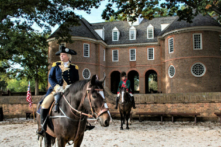 Một diễn viên tái hiện lại hình ảnh ngài George Washington cho du khách tham quan khu Thuộc Địa Williamsburg, tiểu bang Virginia. (Ảnh: Được sự cho phép của Blackhost600 / Dreamstime.com)