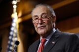 Lãnh đạo Đa số Thượng viện Chuck Schumer (Dân Chủ-New York) nói trong một cuộc họp báo về việc Đảng Dân Chủ Thượng viện mở rộng đa số vào Quốc hội khóa 118 tiếp theo tại Tòa nhà Quốc hội Hoa Kỳ ở Hoa Thịnh Đốn, hôm 07/12/2022. (Ảnh: Anna Moneymaker/Getty Images)