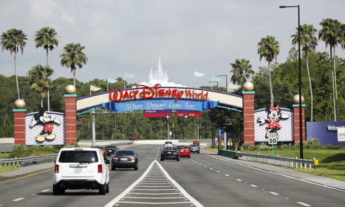 Quang cảnh lối vào công viên giải trí Walt Disney World ở Lake Buena Vista, Florida, vào ngày 11/07/2020. (Ảnh: Octavio Jones/Getty Images)