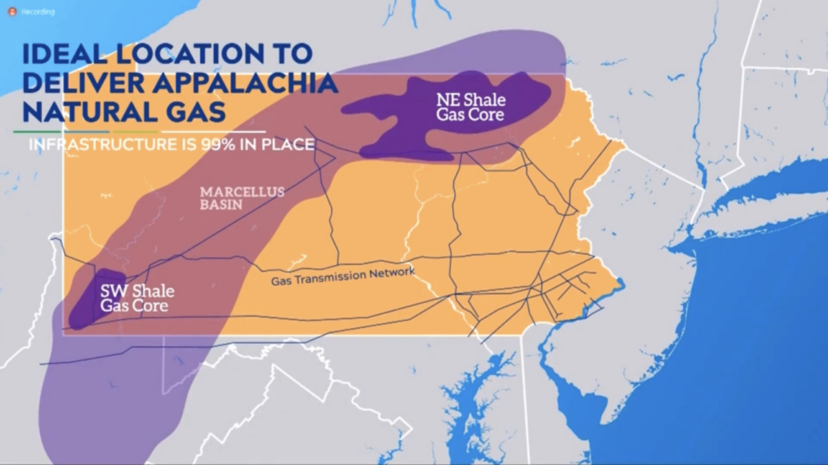 Bản đồ này, cho thấy nguồn cung cấp khí đốt tự nhiên của Pennsylvania và các đường ống hiện có có thể được nối với cơ sở vận chuyển khí đốt tự nhiên hóa lỏng (LNG) để vận chuyển LNG đến phần còn lại của thế giới, được chia sẻ bởi ông Frank James, nhà sáng lập và chủ tịch của Penn American Energy, trong một phiên điều trần hồi tháng Mười của Ủy ban Năng lượng và Tài nguyên Môi trường Thượng viện Pennsylvania. (Ảnh chụp màn hình/Beth Brelje/The Epoch Times)