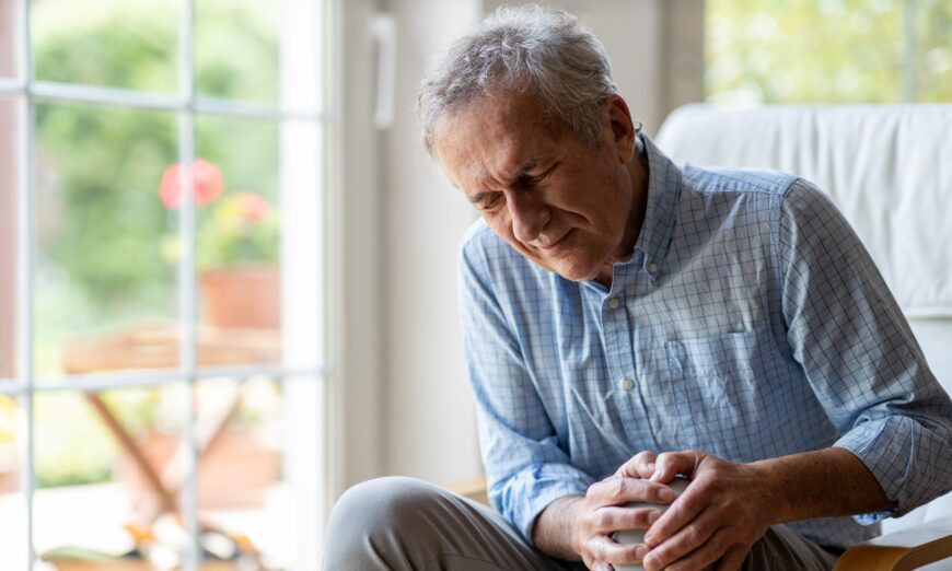 Common over-the-counter pain killers may be leaving some people worse for wear, new research suggests.(pikselstock/Shutterstock)