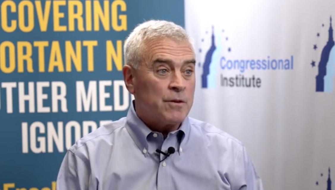 Bác sĩ kiêm Dân biểu Brad Wenstrup (Cộng Hòa-Ohio) phỏng vấn trên chương trình NTD Capitol Report hôm 02/04/2022.