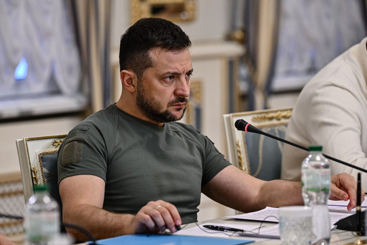 Tổng thống (TT) Ukraine Volodymyr Zelensky trong một cuộc gặp với ngoại trưởng Hoa Kỳ tại Kyiv hôm 08/09/2022. (Ảnh: Genya Savilov/POOL/AFP qua Getty Images)