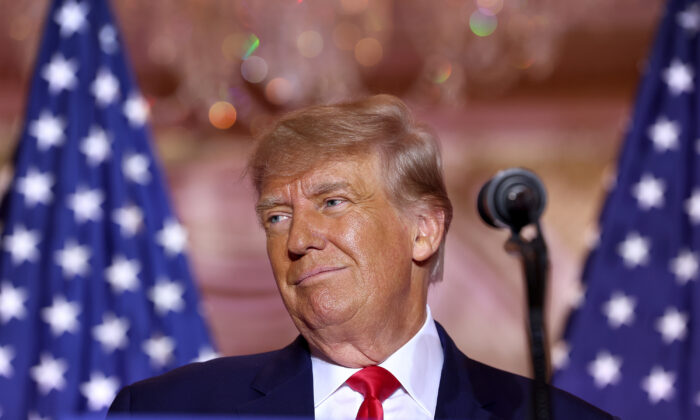 Mục tiêu của ông Trump: Nhà nước giám sát