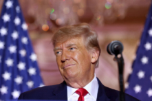Cựu Tổng thống Donald Trump nói trong một sự kiện tại dinh thự Mar-a-Lago của ông ở Palm Beach, Florida, hôm 15/11/2022. Ông Trump thông báo rằng ông đang mong muốn có thêm một nhiệm kỳ nữa và chính thức khởi động chiến dịch tranh cử tổng thống năm 2024 của mình. (Ảnh: Joe Raedle/Getty Images)