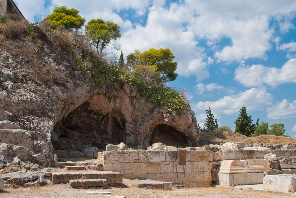Thánh địa Pluto, nằm ở phía tây của Small Propylaia ở Elefsina. (Ảnh: Andronos Haris/Shutterstock)