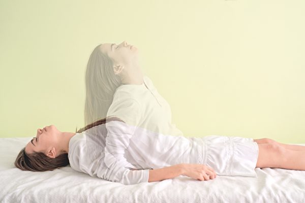 Tai nạn suýt chết, người phụ nữ Mỹ du hành đến không gian khác