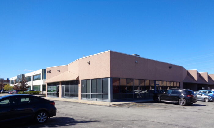 Một cơ quan truyền thông nhà nước Trung Quốc liệt kê tòa nhà thương mại một tầng ở Markham, Ontario này là một trong ba đồn công an Trung Quốc ở Canada. Tổ chức phi chính phủ về nhân quyền Safeguard Defenders cho biết các đồn ở Khu vực Greater Toronto nằm trong đợt đầu tiên [thí điểm] các đồn dịch vụ công an Phúc Châu ở hải ngoại. (Ảnh: Michelle Hu/The Epoch Times)