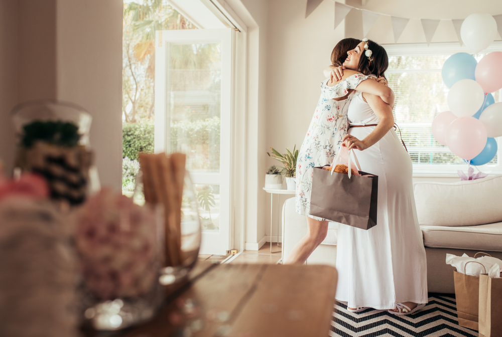 Những người sắp làm cha mẹ cần rất nhiều các loại đồ dùng, nhưng với người mẹ đang mang thai đã có con đầu lòng hoặc với một vị khách không biết chắc mình nên mua gì, thì phiếu quà tặng luôn là một ý tưởng hay. (Ảnh: Jacob Lund/Shutterstock)