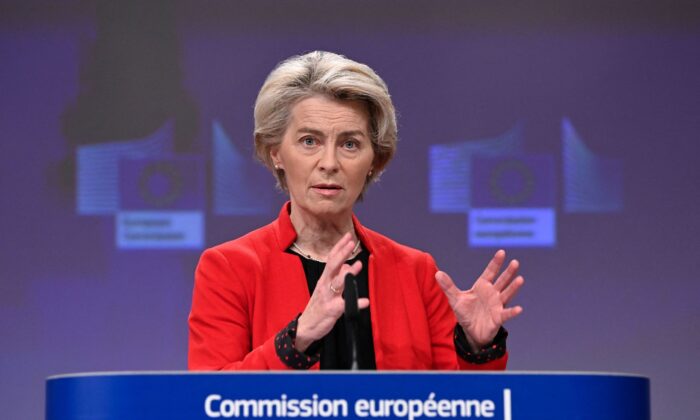 Chủ tịch Ủy ban  u Châu Ursula von der Leyen tổ chức họp báo về REPowerEU: triển vọng nguồn cung cấp khí đốt cho EU vào năm 2023, tại trụ sở Hội đồng  u Châu ở Brussels hôm 12/12/2022. (Ảnh: John Thys/AFP qua Getty Images)