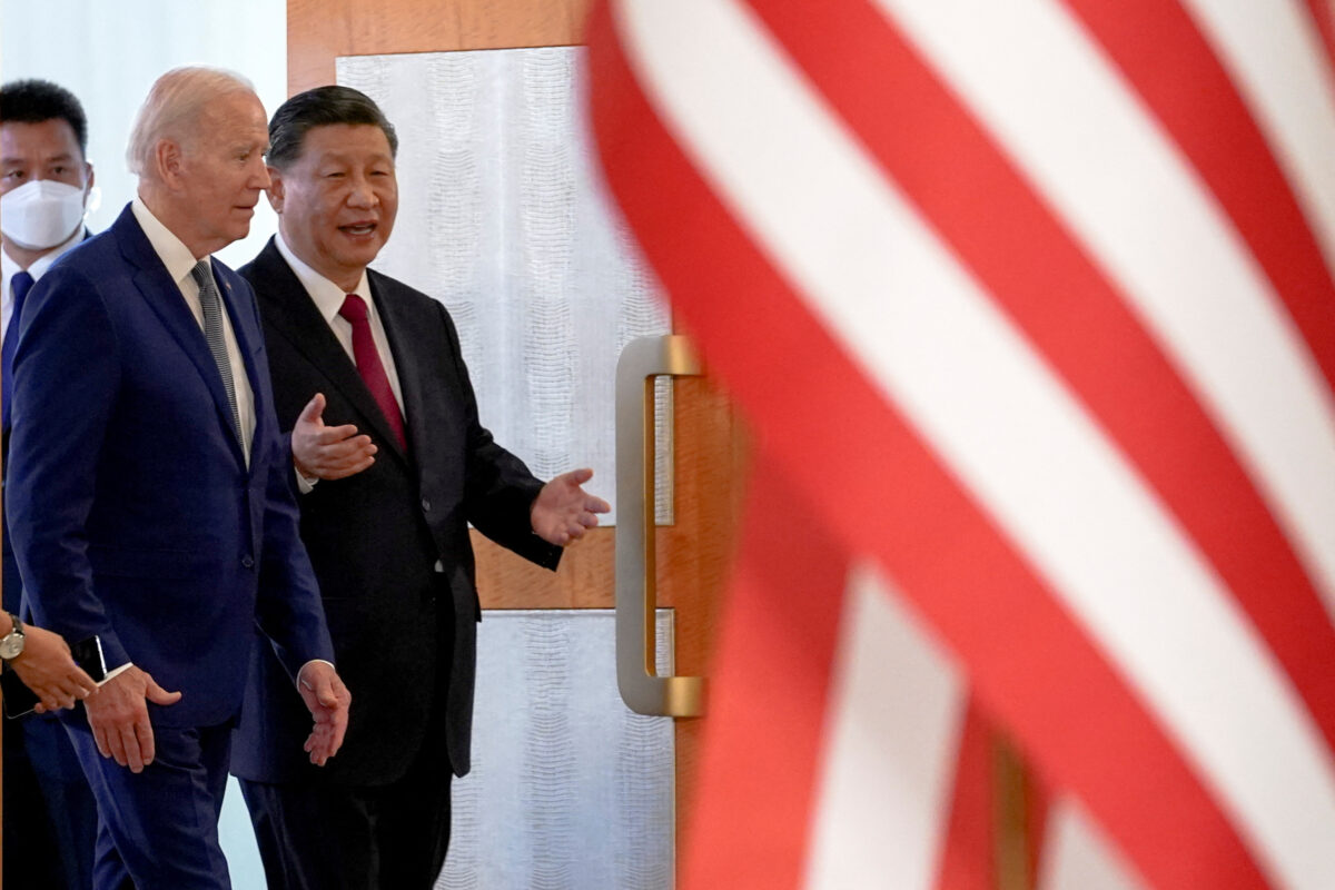 Ông Sebastian Gorka: Việc Hoa Kỳ phụ thuộc 90% vào Trung Quốc về dược phẩm có thể gây ra thảm họa