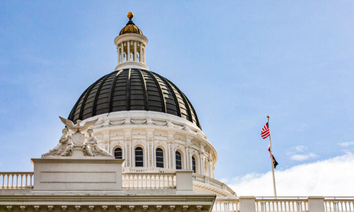 Tòa nhà Quốc hội tiểu bang California ở Sacramento vào ngày 18/04/2022. (Ảnh: John Fredricks/The Epoch Times)