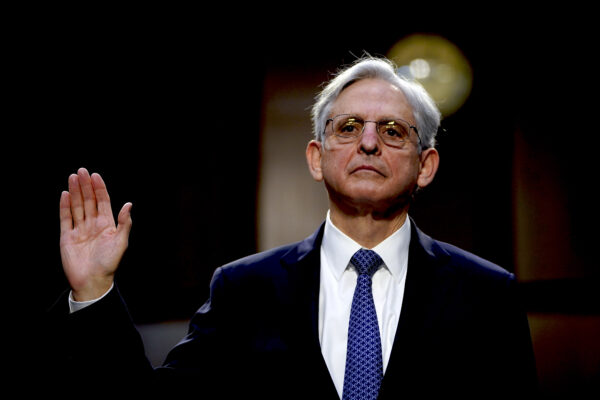 Ứng cử viên Tổng chưởng lý Merrick Garland tuyên thệ nhậm chức trong phiên điều trần xác nhận trước Ủy ban Tư pháp Thượng viện ở Hoa Thịnh Đốn vào ngày 22/02/2021. (Ảnh: Drew Angerer/Getty Images)