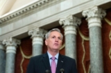 Chủ tịch Hạ viện Kevin McCarthy, thành viên Đảng Cộng Hòa California, tổ chức một cuộc họp báo ở Statuary Hall tại Điện Capitol Hoa Kỳ ở Hoa Thịnh Đốn hôm 12/01/2023. (Ảnh: Saul Loeb/AFP via Getty Images)