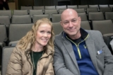 Bà Kendra và ông Richard Krell thưởng lãm Nghệ thuật Biểu diễn Shen Yun tại Trung tâm Von Braun ở Huntsville, Alabama, hôm 25/01/2023. (Ảnh: Nancy Ma/The Epoch Times)