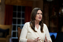 Thống đốc Arkansas Sarah Huckabee Sanders đưa ra lời phản bác của Đảng Cộng Hòa đối với Thông điệp Liên bang của Tổng thống Joe Biden hôm 07/02/2023 tại Little Rock, Arkansas. (Ảnh: Al Drago-Pool/Getty Images)