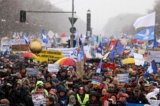 Berlin: Hàng ngàn người biểu tình phản đối cung cấp vũ khí cho Ukraine