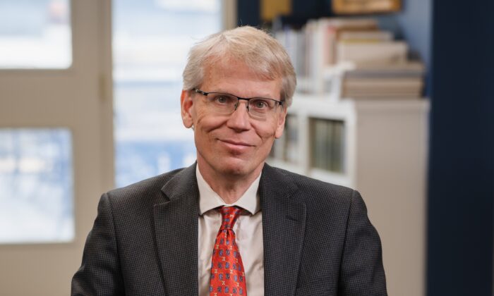 Ông Martin Kulldorff, một nhà nghiên cứu sáng lập Học viện Khoa học và Tự do của Đại học Hillsdale, tại Trung tâm Kirby của Đại học Hillsdale ở Hoa Thịnh Đốn vào ngày 17/03/2022. (Ảnh: Bao Qiu/The Epoch Times)