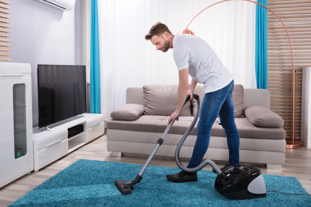 Câu nói “việc hôm nay chớ để ngày mai” là một phương châm đáng để noi theo, và điều này sẽ giúp chúng ta tránh dồn các việc nhỏ thành những việc lớn về sau. (Ảnh: Andrey_Popov/Shutterstock)