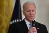 Tổng thống Joe Biden trình bày trong một buổi tiệc chiêu đãi Nowruz tại Phòng Đông của Tòa Bạch Ốc ở Hoa Thịnh Đốn, hôm 20/03/2023. (Ảnh: Richard Pierrin/AFP qua Getty Images)