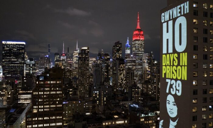 Cao ốc ở thành phố New York chiếu chân dung các nữ tù nhân chính trị Hồng Kông nhân ngày 08/03