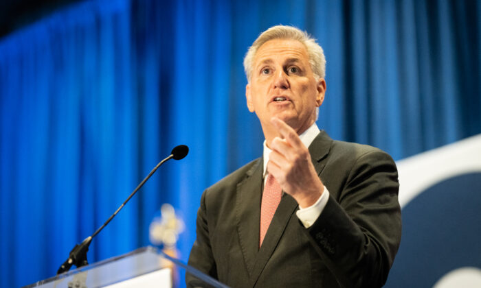 Chủ tịch Hạ viện Kevin McCarthy nói tại Sacramento, California, hôm 11/03/2023. (Ảnh: John Fredricks/The Epoch Times)