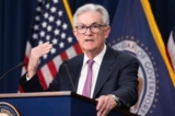 Chủ tịch Hội đồng Dự trữ Liên bang Jerome Powell trình bày trong một cuộc họp báo ở Hoa Thịnh Đốn, hôm 01/02/2023. (Ảnh: Saul Loeb/AFP qua Getty Images)