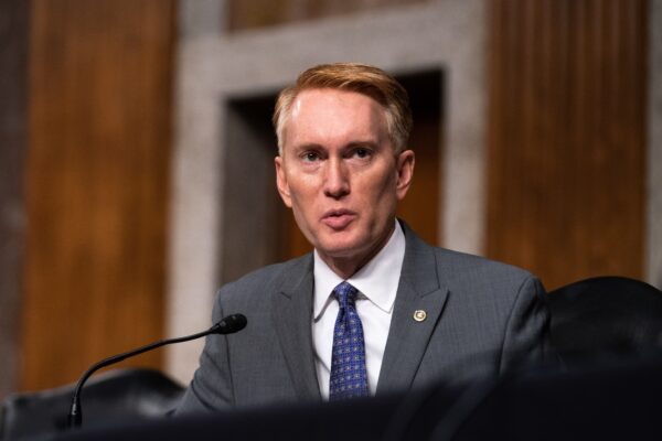 Thượng nghị sĩ James Lankford (Cộng Hòa-Oklahoma) trình bày tại Hoa Thịnh Đốn hôm 16/09/2020. (Ảnh: Anna Moneymaker/Pool/AFP qua Getty Images)