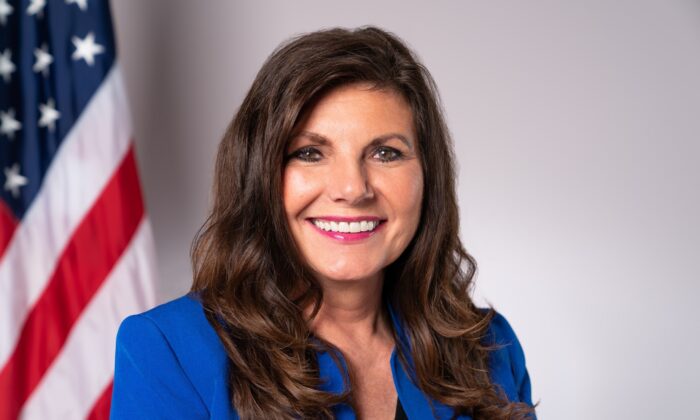 Dân biểu Diana Harshbarger (Cộng Hòa-Tennessee) trong bức ảnh chân dung quốc hội chính thức của bà. (Ảnh: Hạ viện Hoa Kỳ)