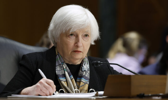 Bộ trưởng Ngân khố Janet Yellen điều trần trước Ủy ban Tài chính Thượng viện ở Capitol Hill, Hoa Thịnh Đốn, hôm 16/03/2023. (Ảnh: Chip Somodevilla/Getty Images)