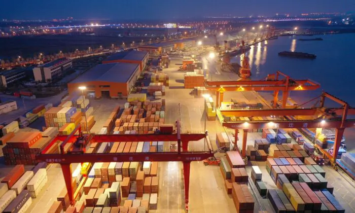 Hoa Kỳ bớt phụ thuộc vào Trung Quốc sau các chính sách hà khắc, thuế quan thời ông Trump, và lo ngại về đạo đức