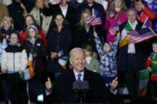 Trong hình ảnh do Chính phủ Ireland cung cấp này, Tổng thống Hoa Kỳ Joe Biden đang có bài diễn văn trước đám đông trong một sự kiện kỷ niệm tại Thánh đường St. Muredach ở Ballina, Ireland hôm 14/04/2023. (Ảnh: Julien Behal/Chính phủ Ireland qua Getty Images)