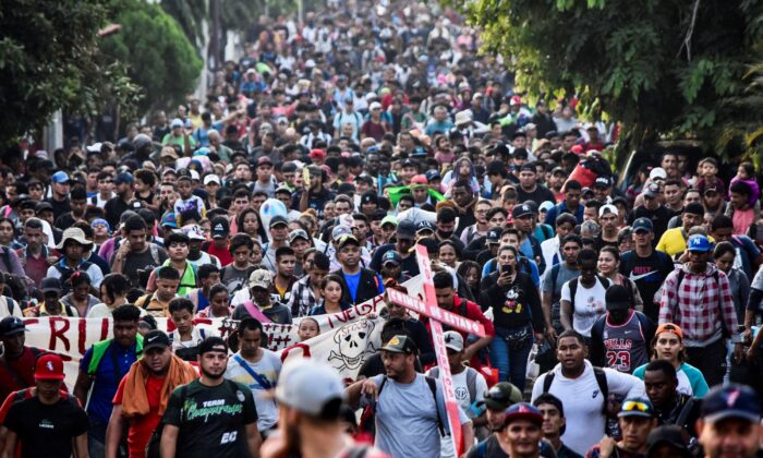 Đoàn di cư lớn gồm 3,000 người bắt đầu tiến về biên giới Hoa Kỳ-Mexico