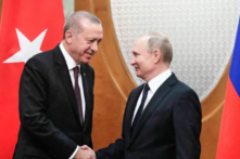 Tổng thống Nga Vladimir Putin gặp người đồng cấp Thổ Nhĩ Kỳ Recep Tayyip Erdogan tại khu nghỉ mát Sochi ở Hắc Hải vào ngày 14/02/2019. (Ảnh: Sergei Chirikov/POOL/AFP qua Getty Images)