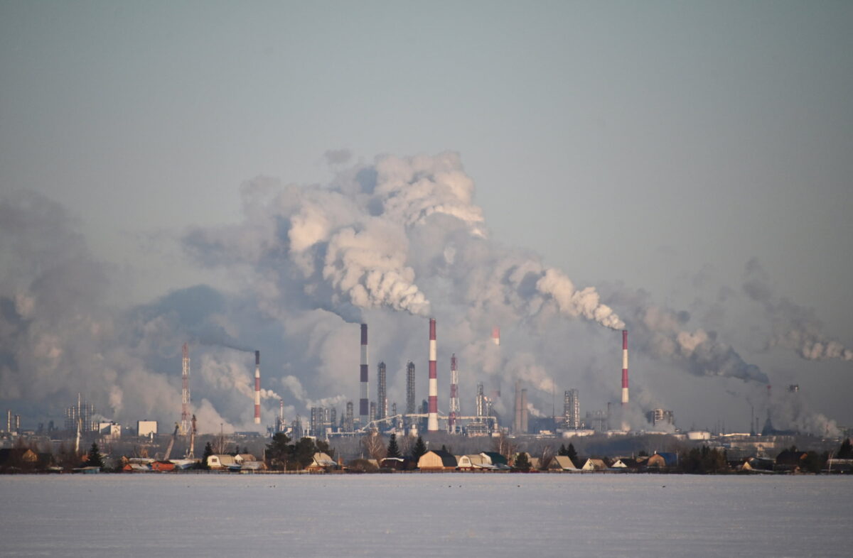 Nhà máy lọc dầu của Gazprom Neft ở Omsk, Nga, vào ngày 10/02/2020. (Ảnh: Alexey Malgavko/Reuters)