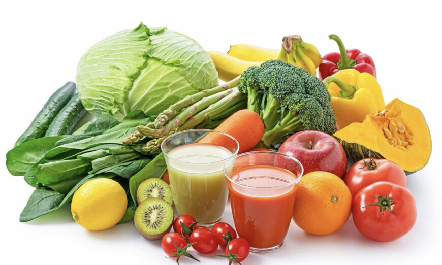 Các loại rau củ quả chứa lutein giúp ngăn ngừa bệnh đục thủy tinh thể và thoái hóa điểm vàng, cải thiện khả năng nhận thức và khả năng vận động của người cao tuổi. (Ảnh: Shutterstock)