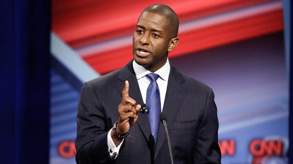 Ứng cử viên thống đốc tiểu bang Florida của Đảng Dân Chủ Andrew Gillum trình bày trong một cuộc tranh luận của CNN với ứng cử viên thống đốc Đảng Cộng Hòa Ron DeSantis, hôm 21/10/2018. (Ảnh: AP Photo/Chris O'Meara)