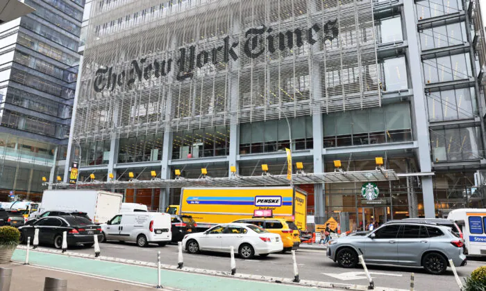 Ảnh chụp trụ sở của tờ New York Times ở thành phố New York vào ngày 08/12/2022. (Ảnh: Michael M. Santiago/Getty Images)