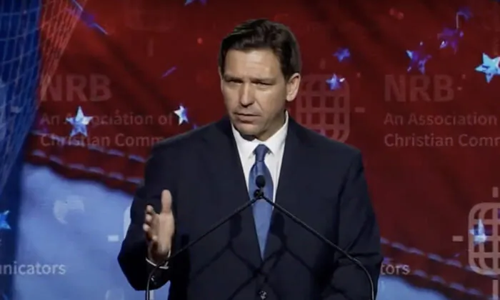 Hình ảnh trích từ video thống đốc Florida Ron DeSantis đang diễn thuyết tại hội nghị Truyền thông Cơ Đốc Giáo Quốc tế NRB năm 2023 ở Orlando, Florida, hôm 22/05/2023. (Ảnh đăng dưới sự cho phép của NRB/Ảnh chụp màn hình qua NTD)
